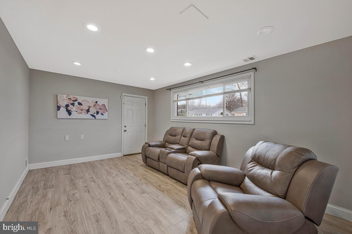 1310 Asheville Road District Heights, MD 20747 - Photo 6 of 38 Living Room