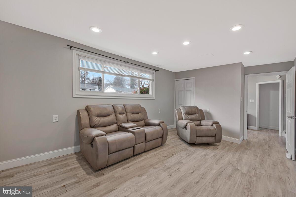1310 Asheville Road District Heights, MD 20747 - Photo 7 of 38 Living Room