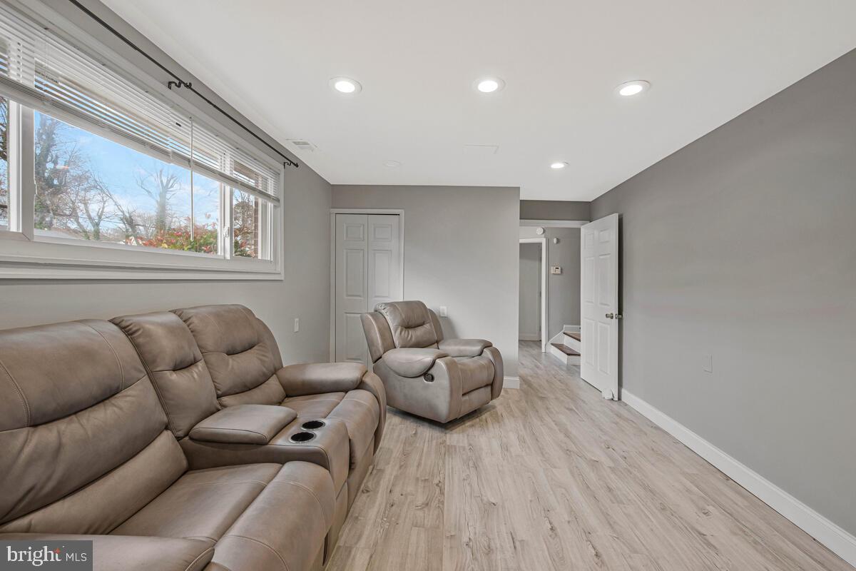 1310 Asheville Road District Heights, MD 20747 - Photo 8 of 38 Living Room