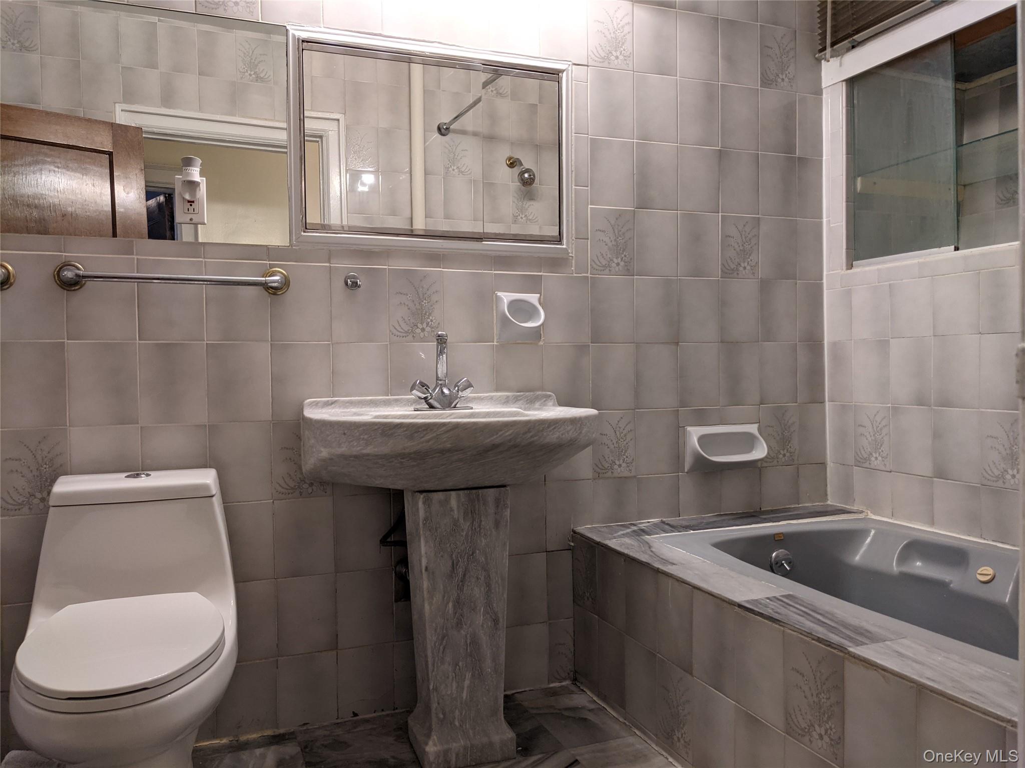 26 Coligni Avenue, Unit 21 New Rochelle, NY 10801 - Photo 7 of 11