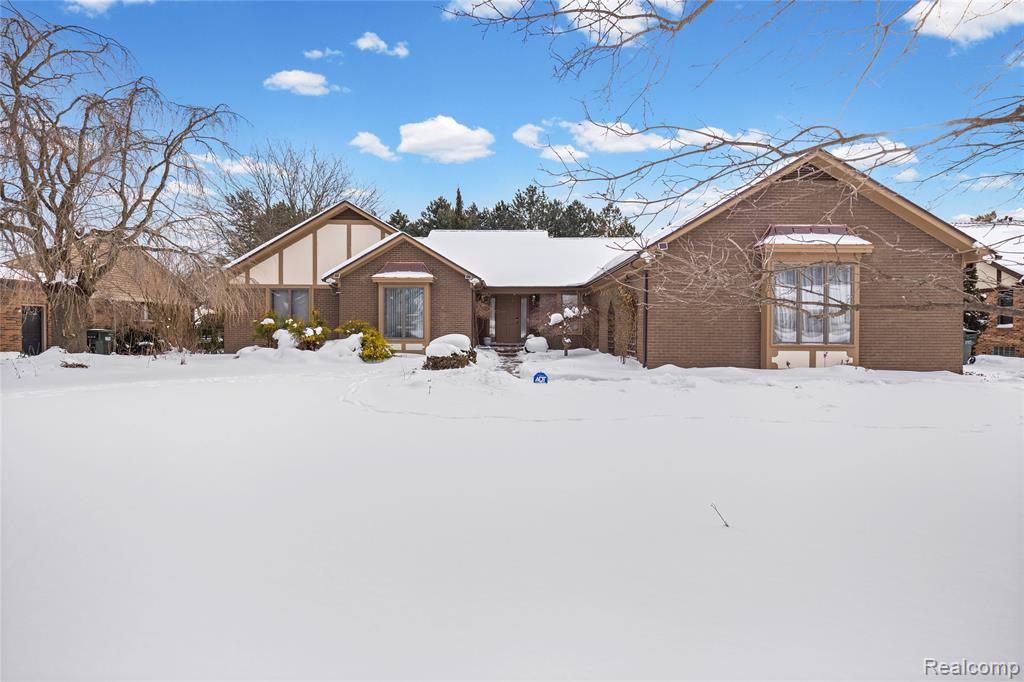 2411 Lassiter Drive Rochester Hills, MI 48309 - Photo 2 of 48
