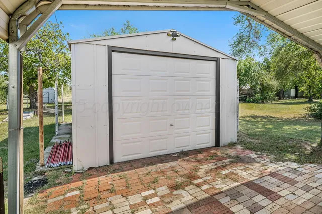 a view of a yard with plants