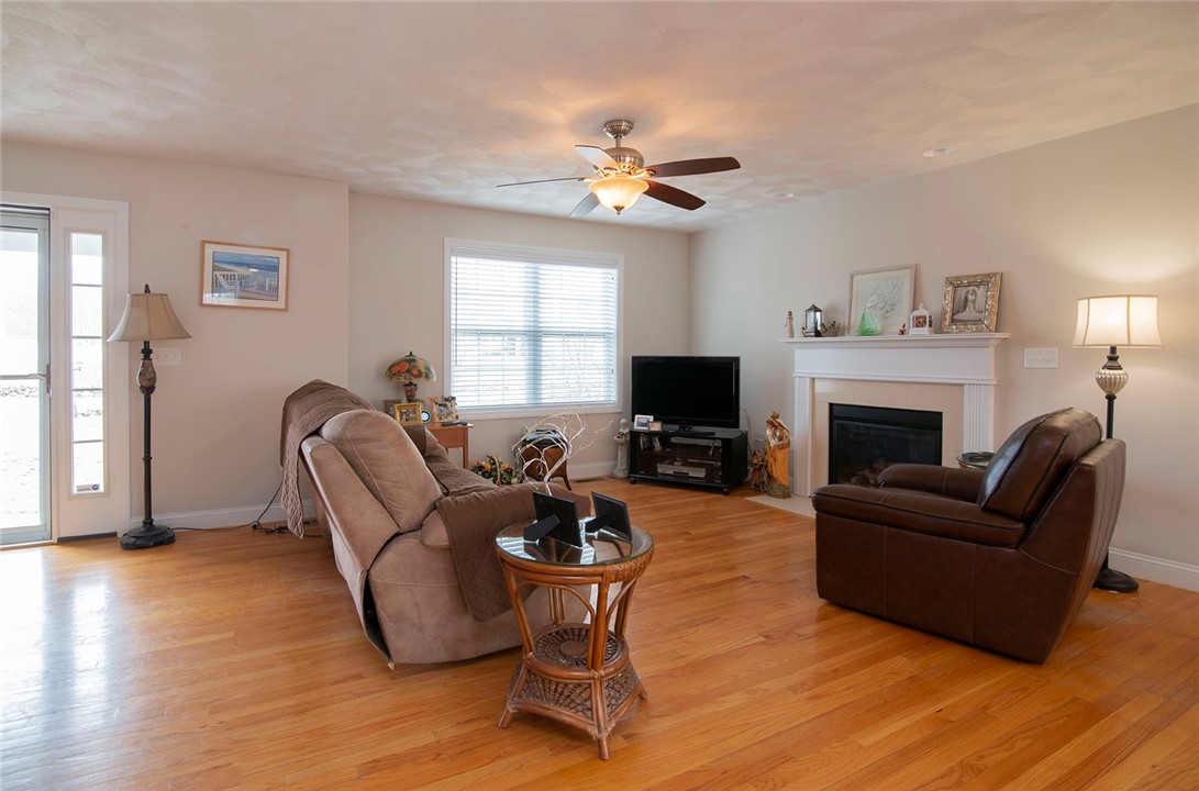 38 Fieldstone Way Westerly, RI 02891 - Photo 8 of 16