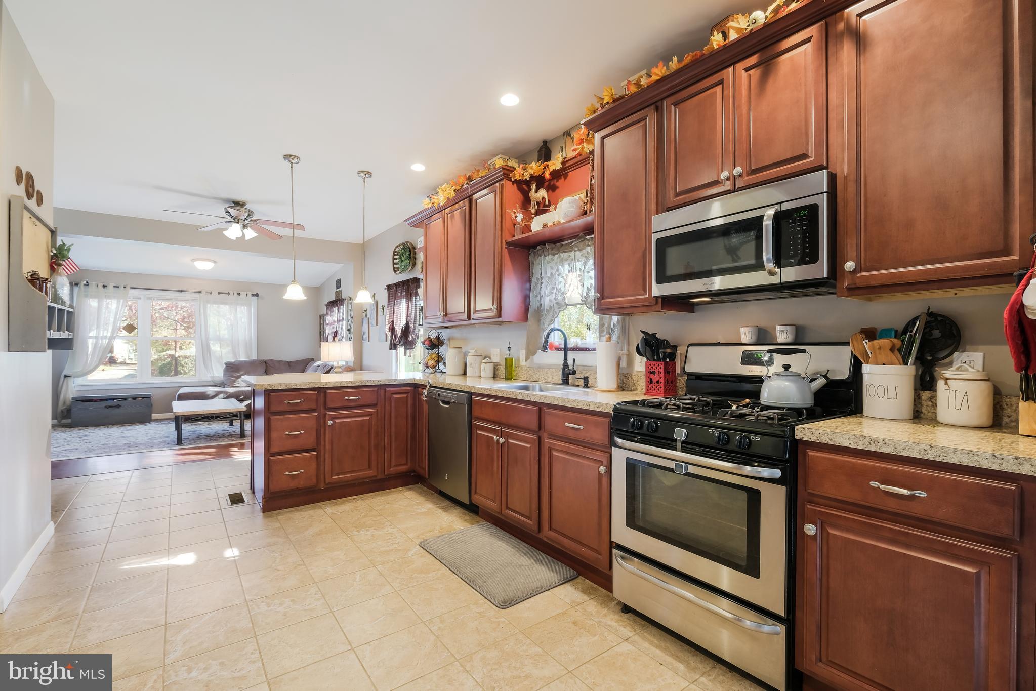 2005 Edgely Road Levittown, PA 19057 - Photo 8 of 30 Gallery Image 8