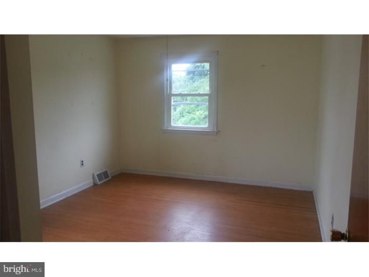 215 Beechwood Road Brookhaven, PA 19015 - Photo 9 of 10 Bedroom 3