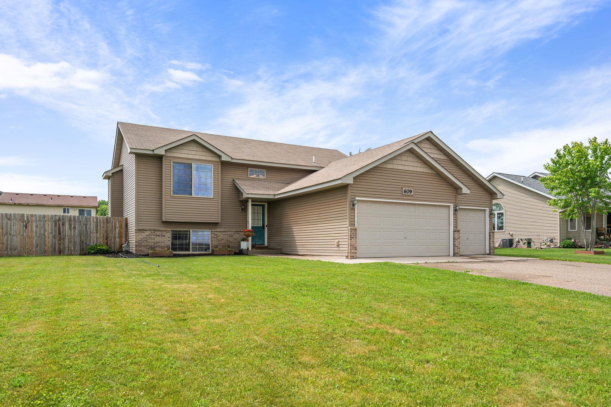 609 Bluebird Street Mora, MN 55051 - Photo 2 of 19