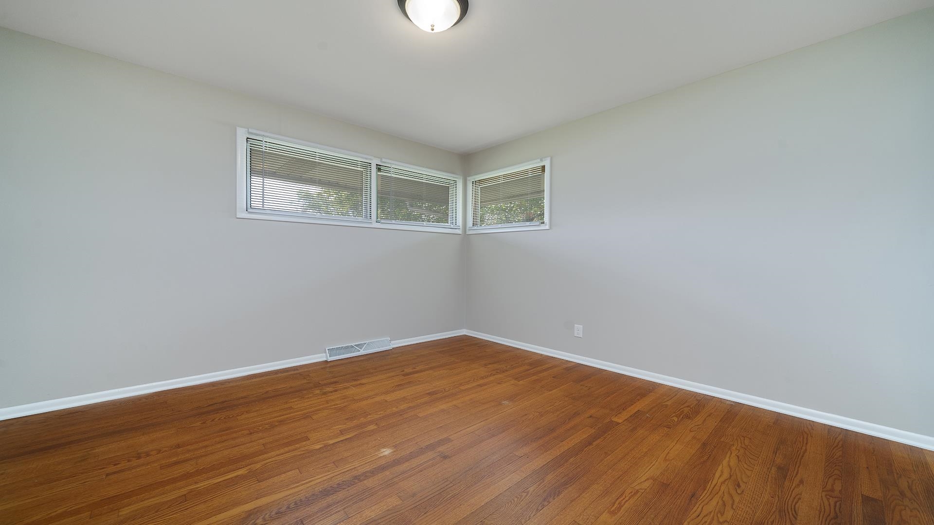 4604 Mohawk Road Rockford, IL 61107 - Photo 15 of 30 a view of empty room with wooden floor
