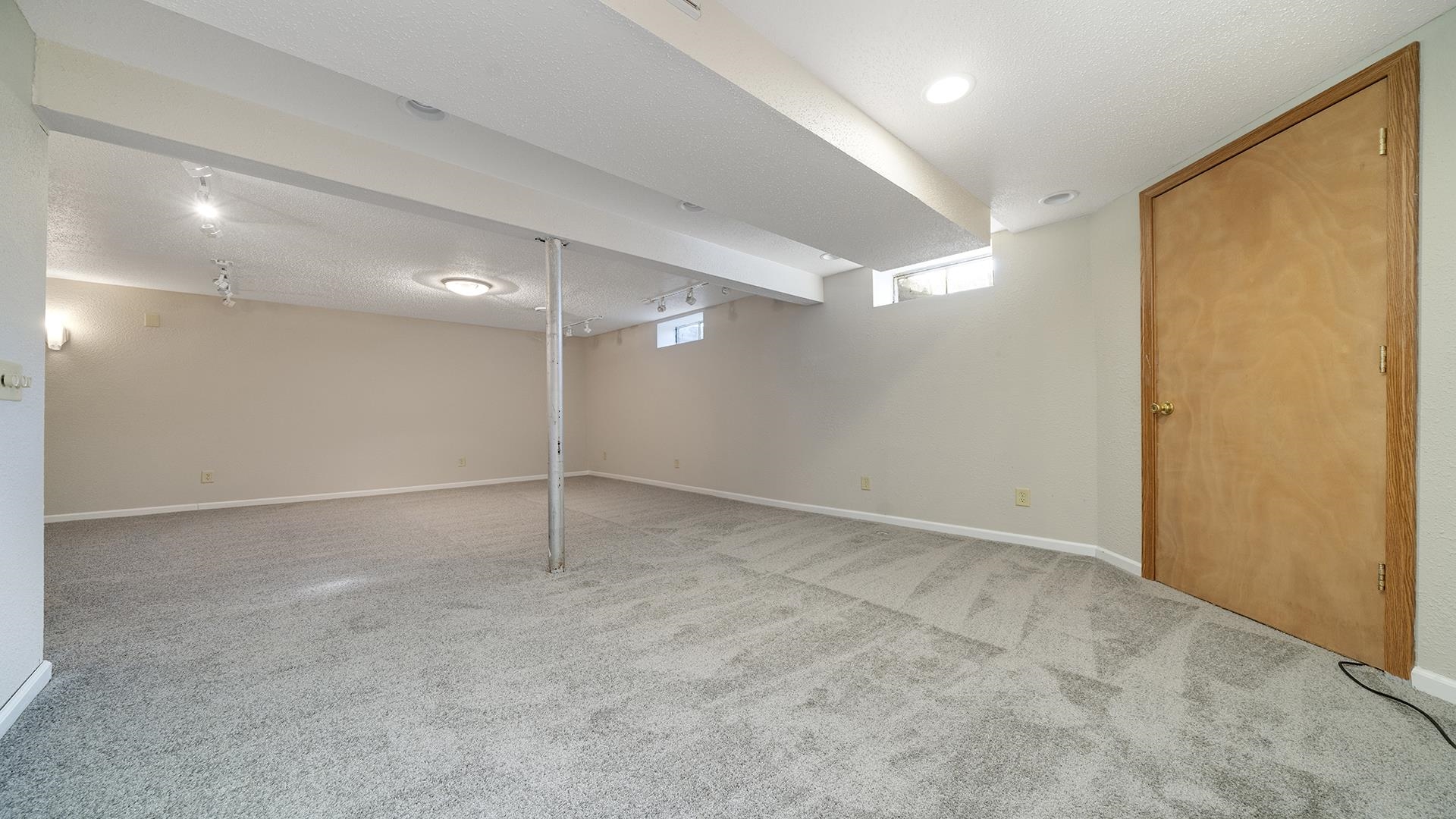 4604 Mohawk Road Rockford, IL 61107 - Photo 19 of 30 a view of an empty room