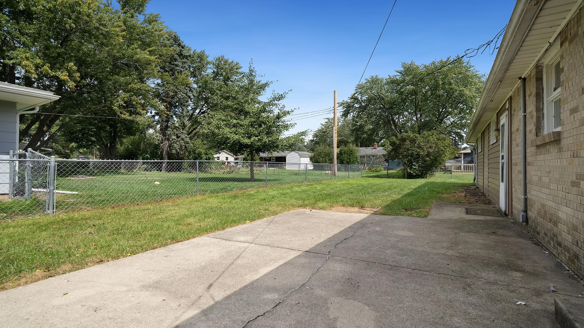 4604 Mohawk Road Rockford, IL 61107 - Photo 28 of 30 a view of a park with large trees