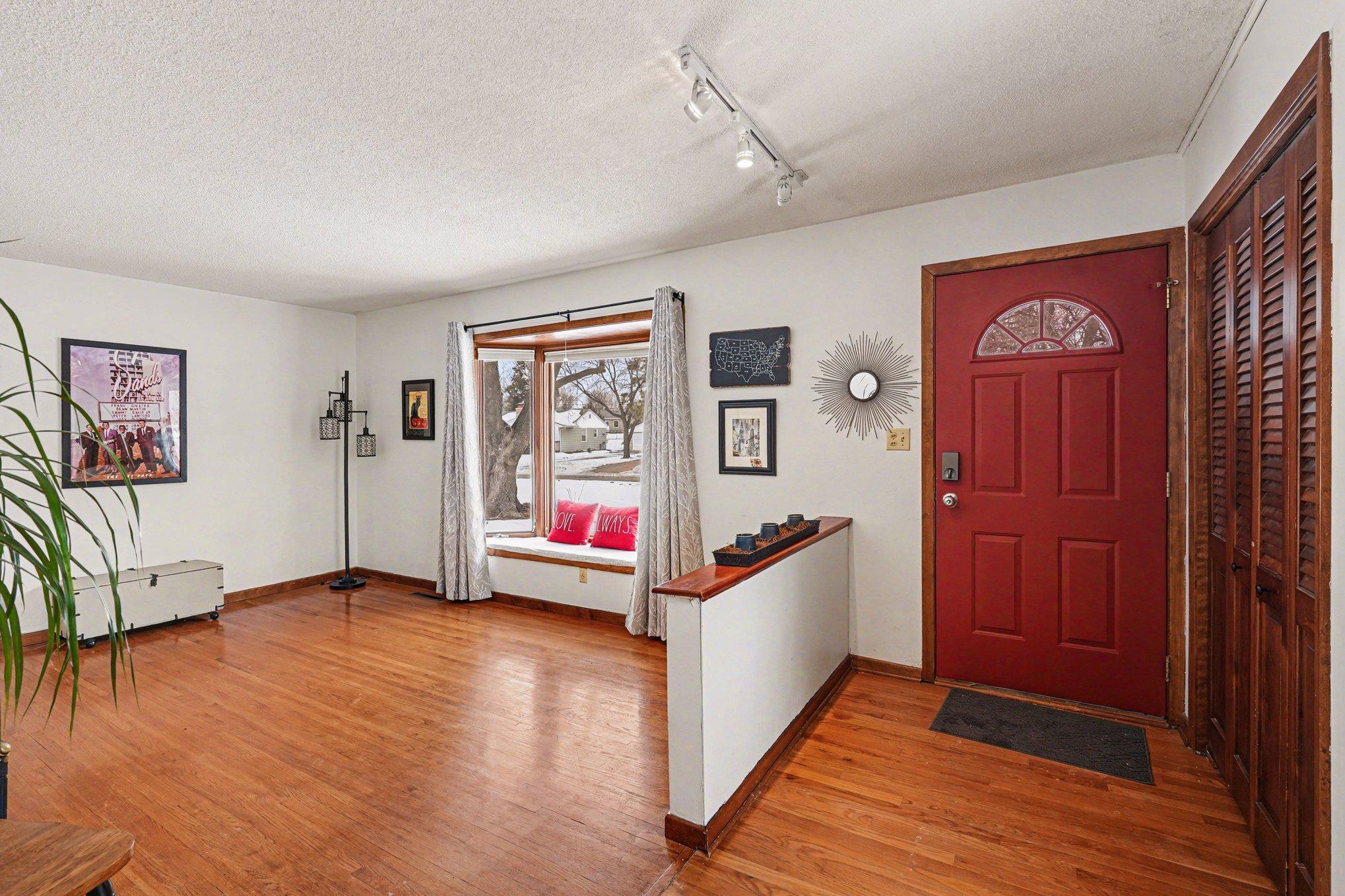 2966 Simpson Street Roseville, MN 55113 - Photo 3 of 26