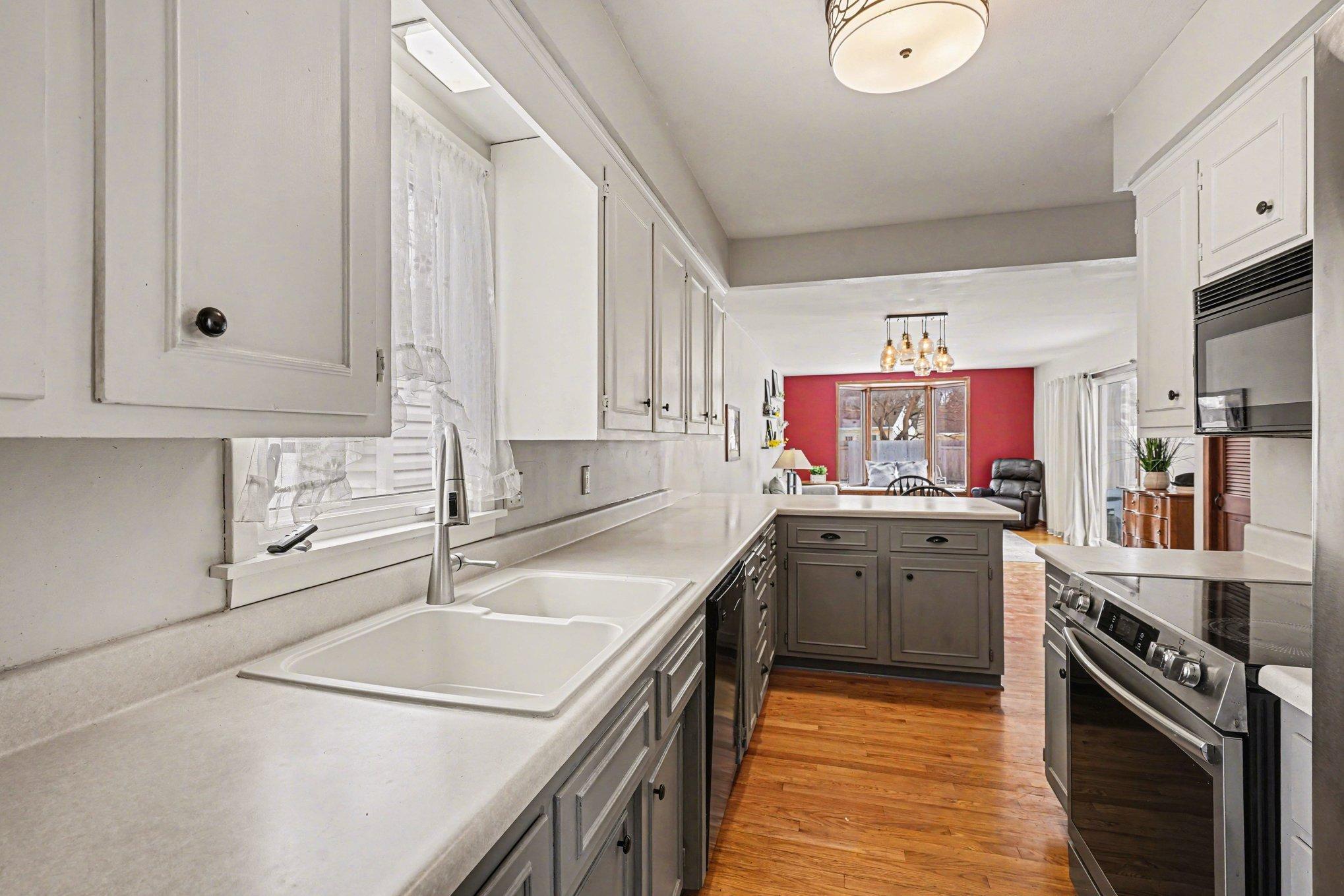 2966 Simpson Street Roseville, MN 55113 - Photo 10 of 26