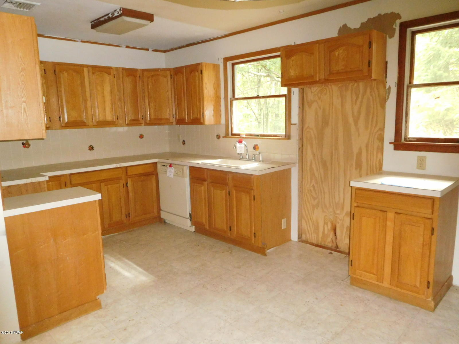 1425 Pine Ridge Bushkill, PA 18324 - Photo 16 of 25