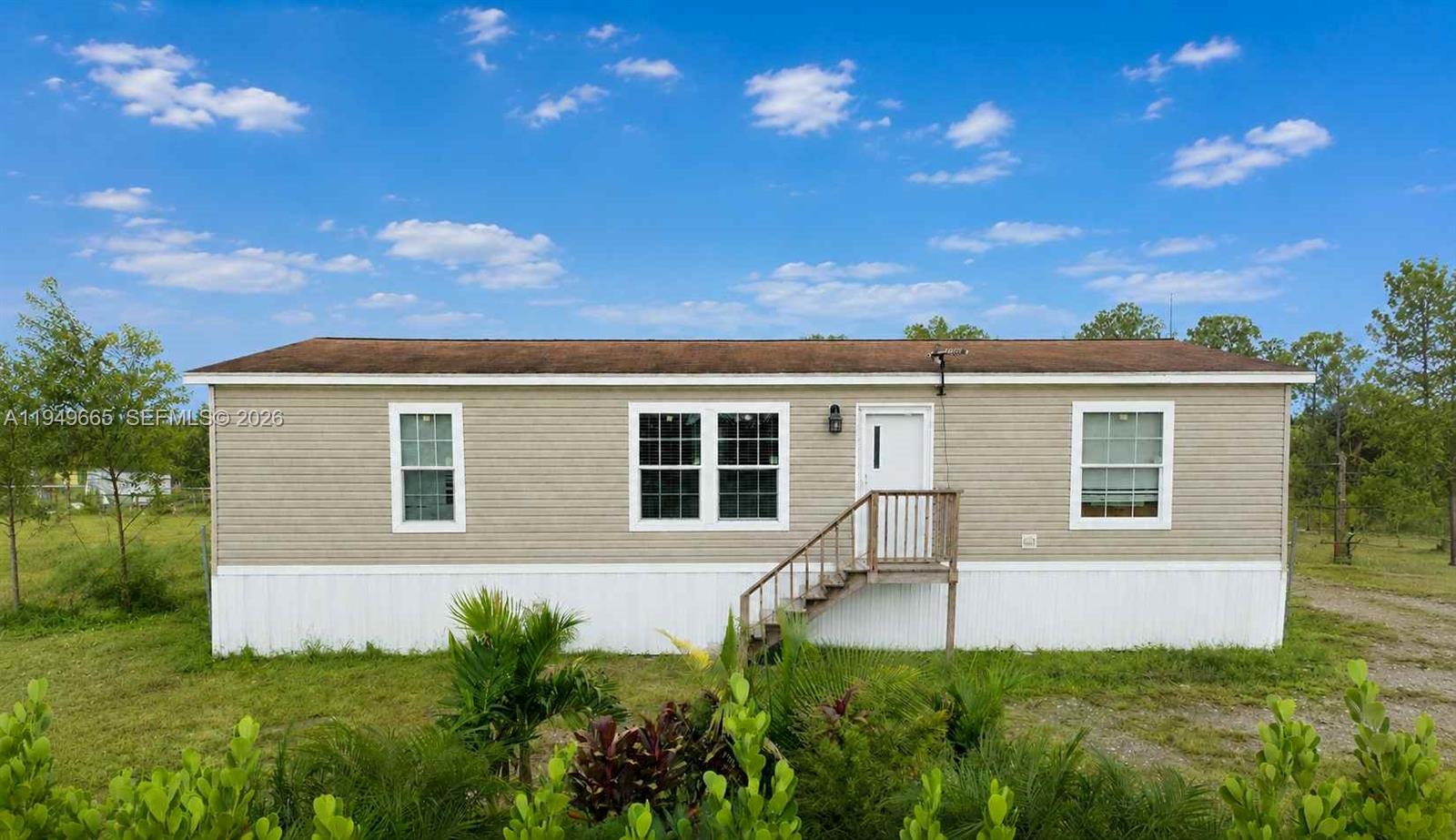 612 Hunting Club Avenue Clewiston, FL 33440 - Photo 2 of 59