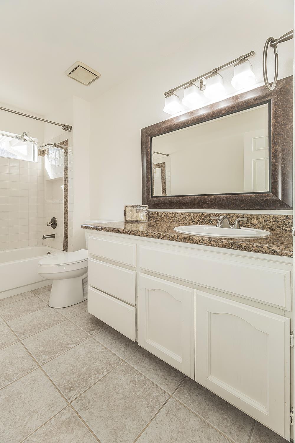 837 East Buckhill Road Fresno, CA 93720 - Photo 30 of 55 Hall Bathroom