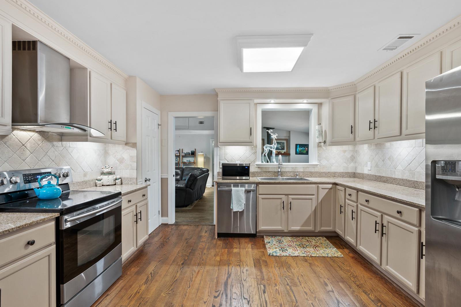 4606 Log Cabin Road Nashville, TN 37216 - Photo 6 of 30 Gallery Image 6
