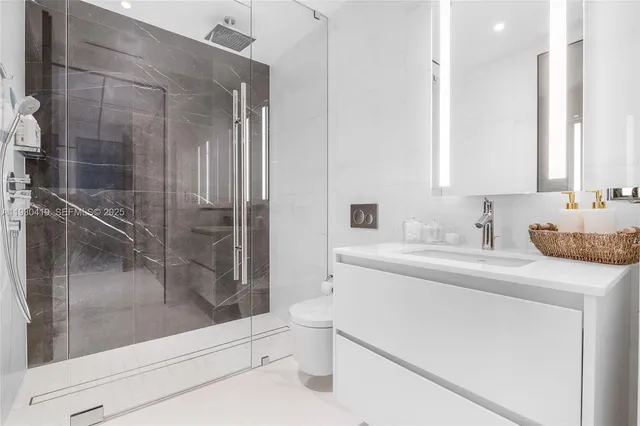 $35,000 | 300 Biscayne Blvd Way, Unit 5104C, Miami, FL 33131