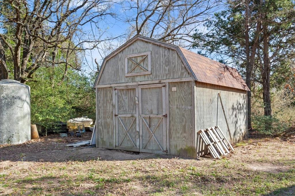 290 Fcr, Unit 481 Teague, TX 75860 - Photo 29 of 33 a view of a barn in the middle of a yard
