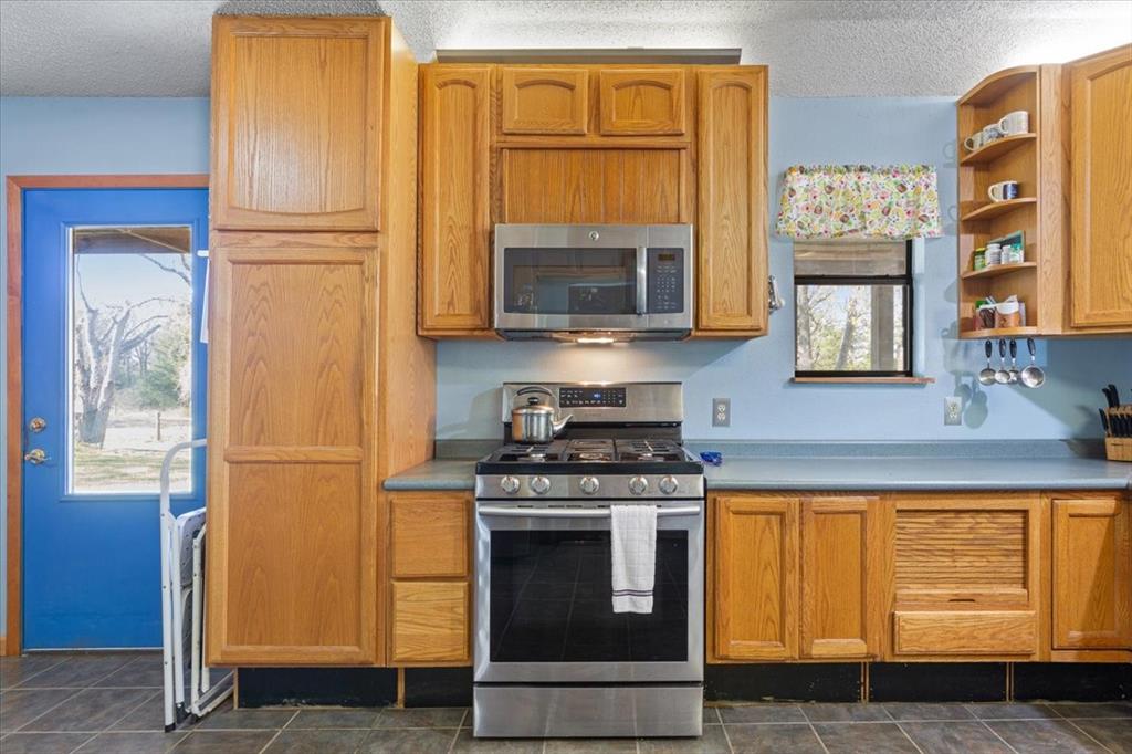 290 Fcr, Unit 481 Teague, TX 75860 - Photo 10 of 33 a kitchen with granite countertop cabinets stainless steel appliances and a window