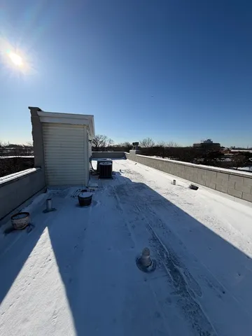 $349,000 | 3446 West Bryn Mawr Avenue, Unit 3, Chicago, IL 60659