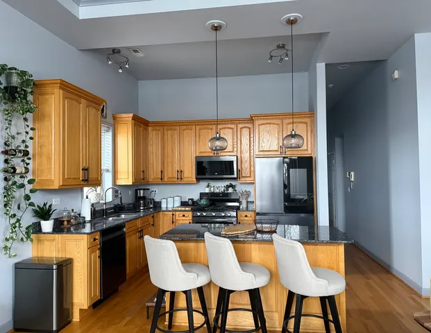 $349,000 | 3446 West Bryn Mawr Avenue, Unit 3, Chicago, IL 60659