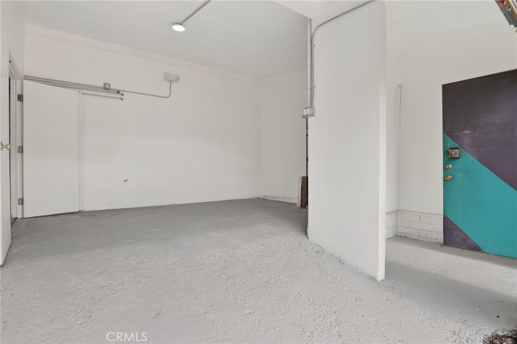 9939 Commerce Avenue Tujunga, CA 91042 - Photo 11 of 30 a view of small space