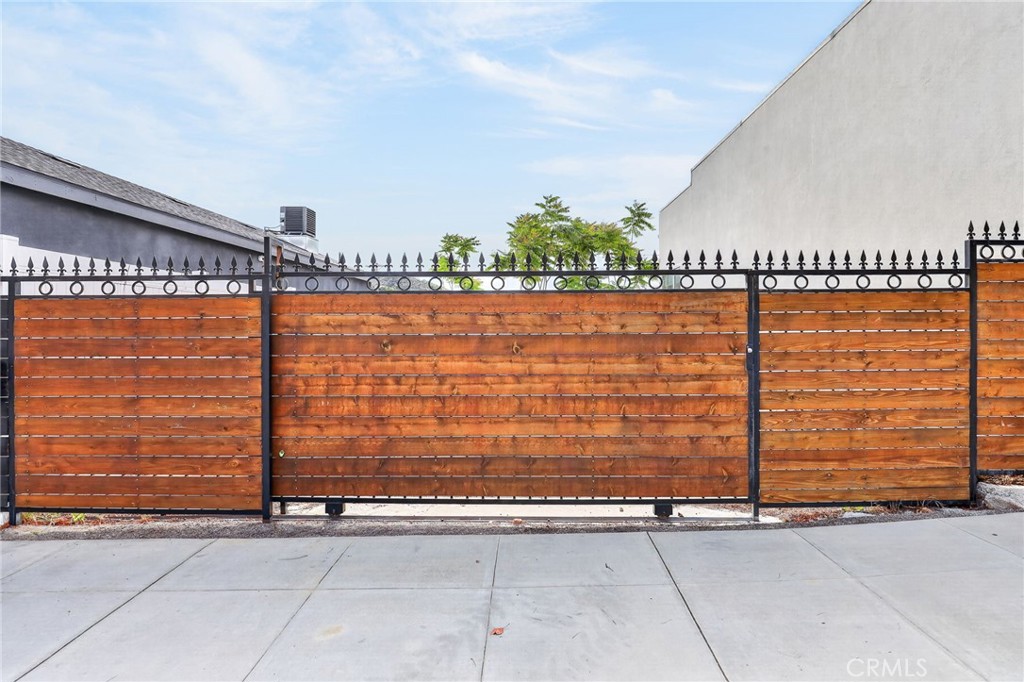 9939 Commerce Avenue Tujunga, CA 91042 - Photo 23 of 30 a view of a terrace
