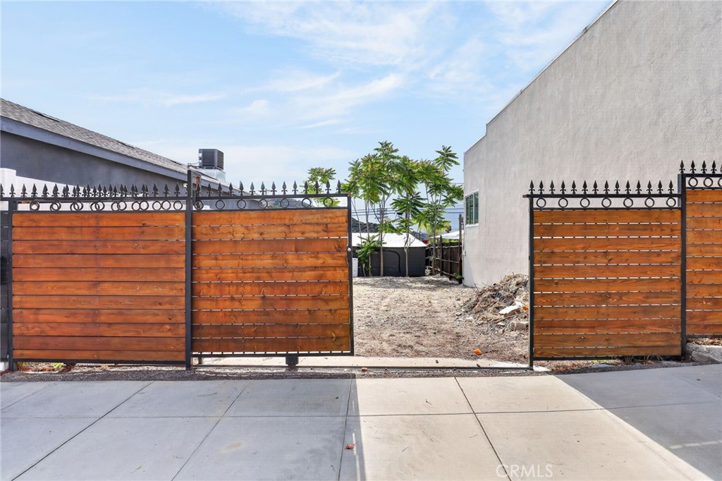 9939 Commerce Avenue Tujunga, CA 91042 - Photo 24 of 30 a view of outdoor space