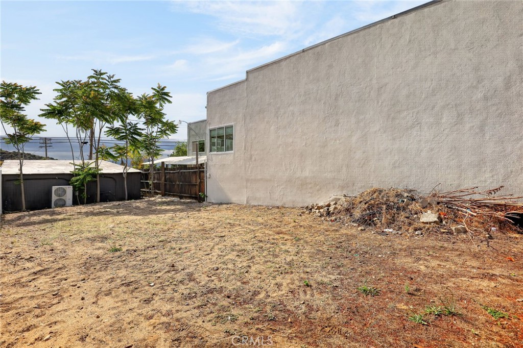 9939 Commerce Avenue Tujunga, CA 91042 - Photo 27 of 30 a view of a backyard of the house