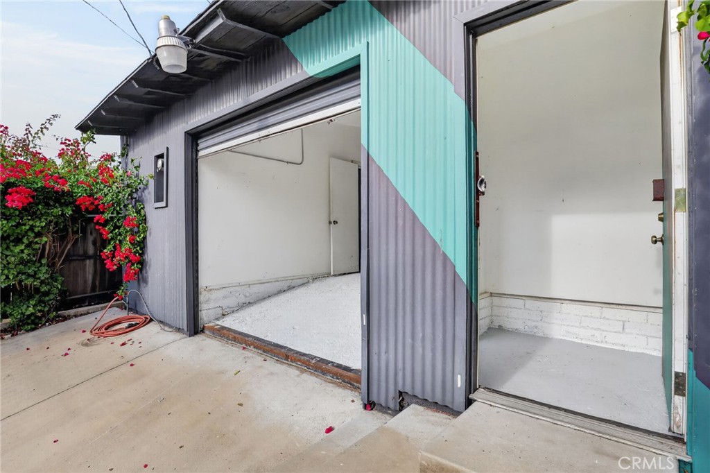 9939 Commerce Avenue Tujunga, CA 91042 - Photo 7 of 30 a view of a garage