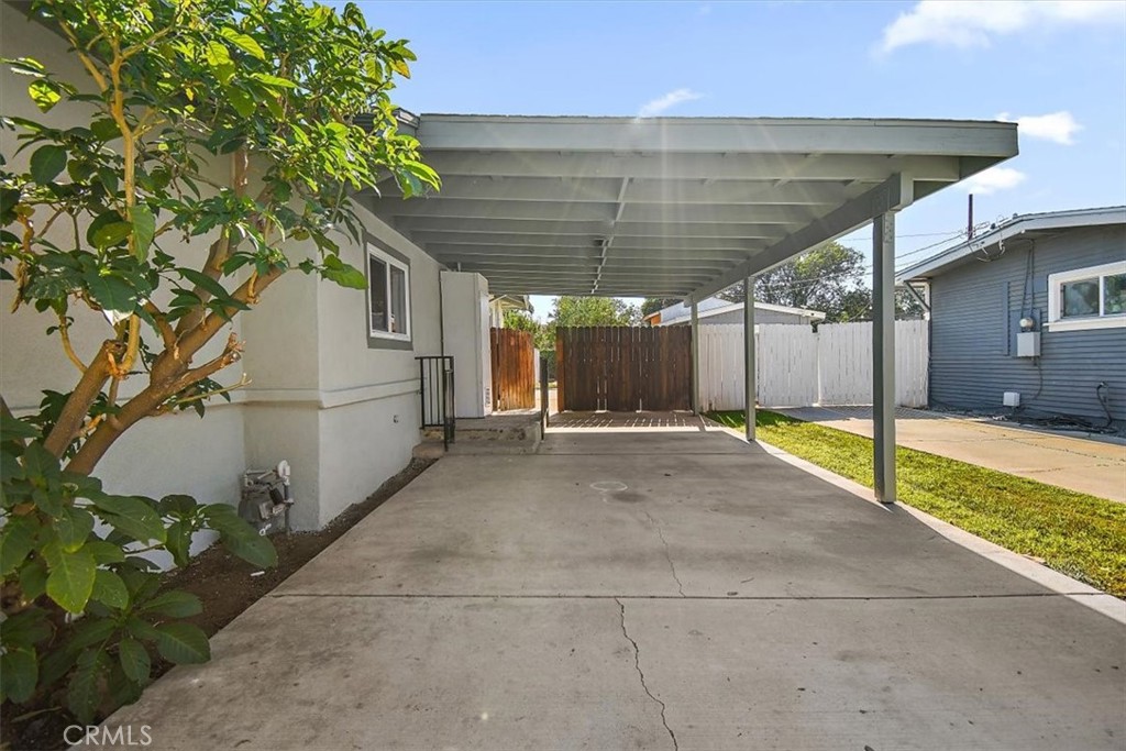 4474 Highland Place Riverside, CA 92506 - Photo 28 of 31 a view of a backyard
