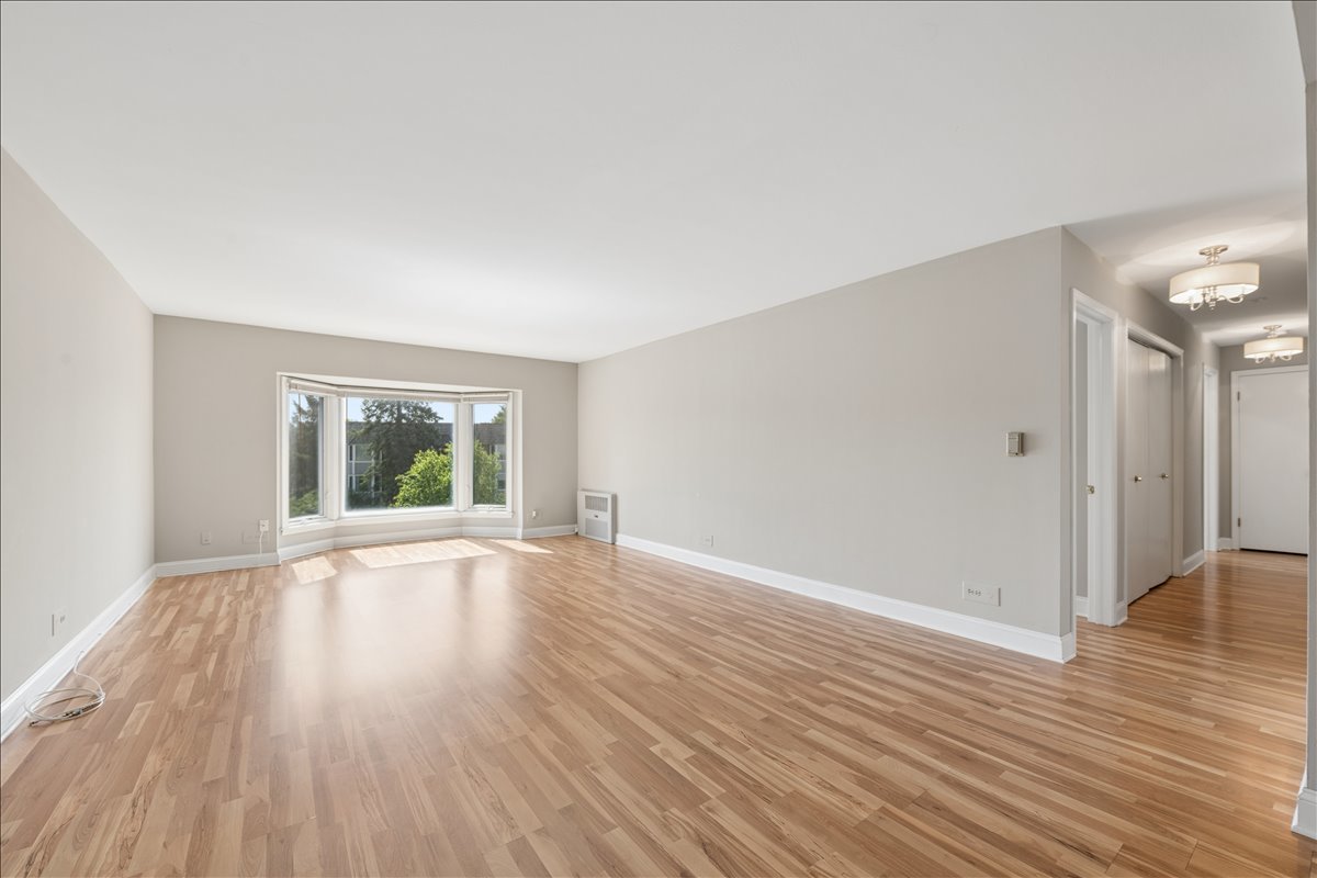 400 Ascot Drive, Unit 3E Park Ridge, IL 60068 - Photo 4 of 14