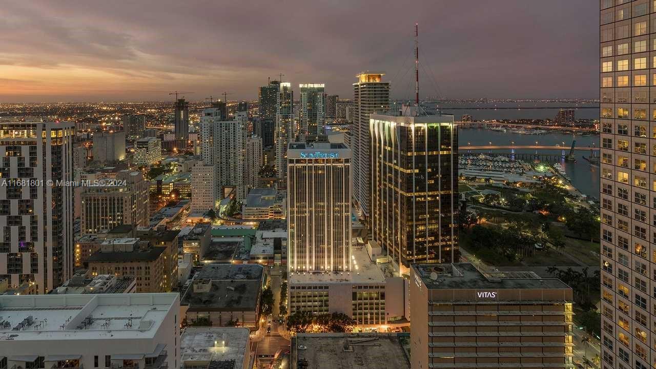 340 Southeast 3rd Street, Unit 3903 Miami, FL 33131 - Photo 16 of 19