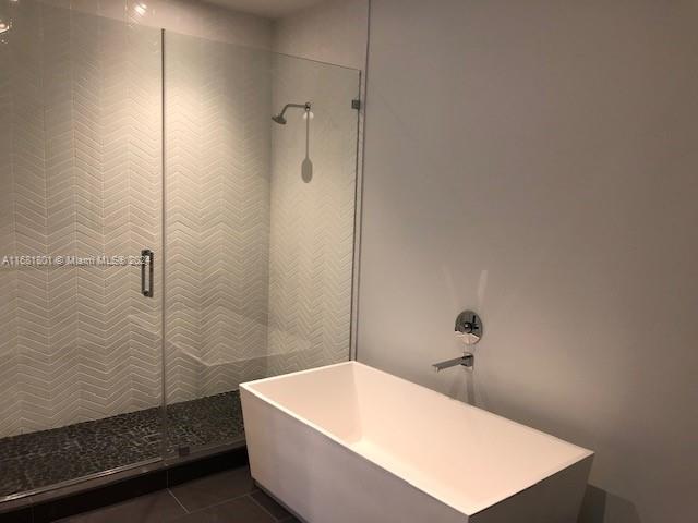 340 Southeast 3rd Street, Unit 3903 Miami, FL 33131 - Photo 17 of 19