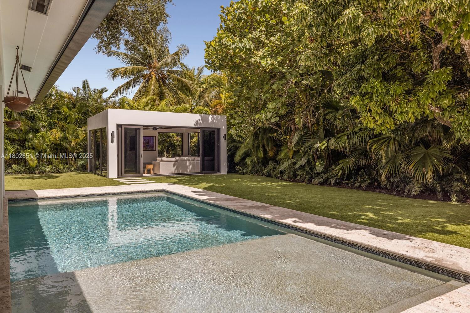 7921 Southwest 100th Street Miami, FL 33156 - Photo 12 of 60