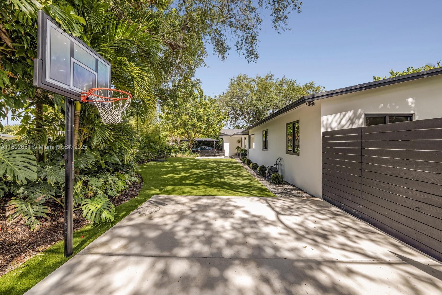 7921 Southwest 100th Street Miami, FL 33156 - Photo 36 of 60