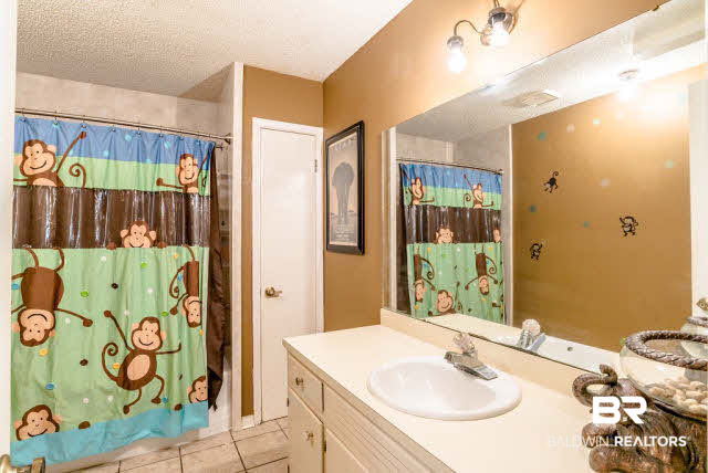 127 Michael Loop Daphne, AL 36526 - Photo 14 of 20 Guest Bathroom