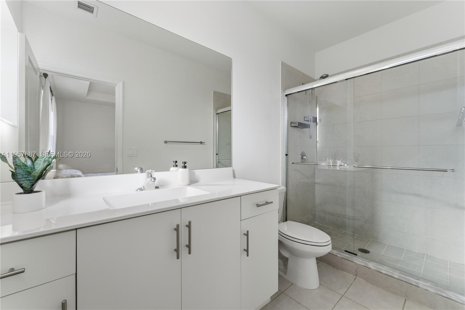 11456 West 33rd Way Hialeah, FL 33018 - Photo 26 of 49