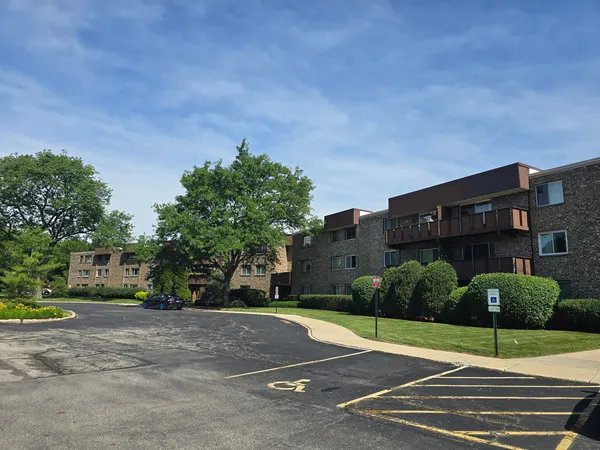 $220,000 | 2650 Brookwood Way Drive, Unit 223, Rolling Meadows, IL 60008