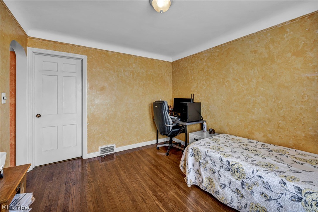 13570 Cedar Road Cleveland, OH 44118 - Photo 32 of 50