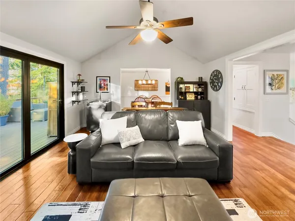 $1,375,000 | 4017 239th Place Southeast, Sammamish, WA 98029