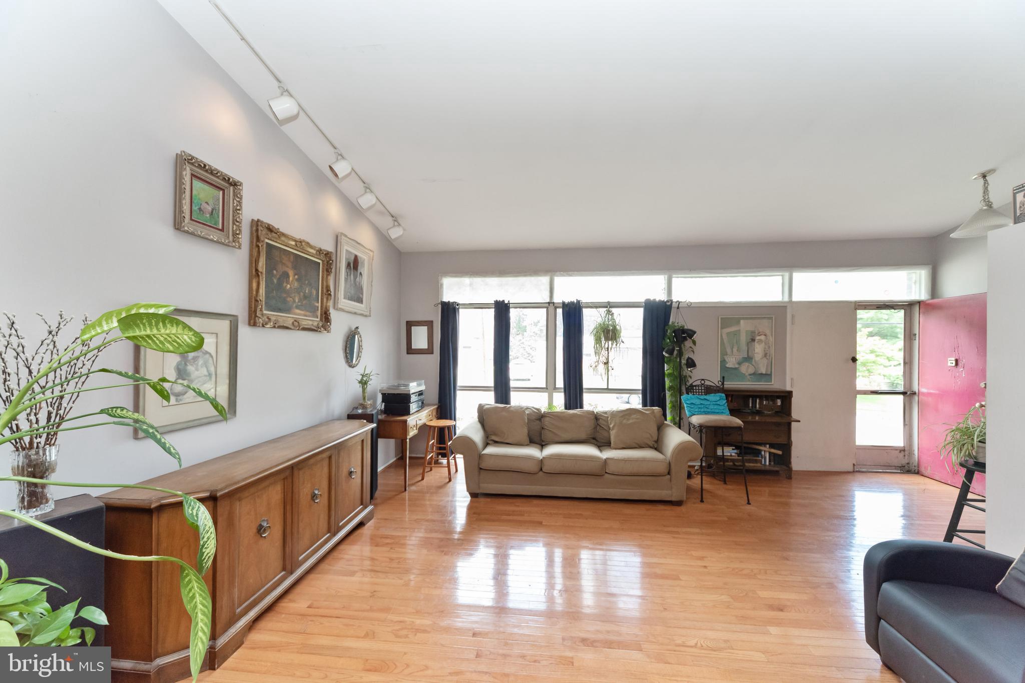 7629 Carla Road Baltimore, MD 21208 - Photo 3 of 17