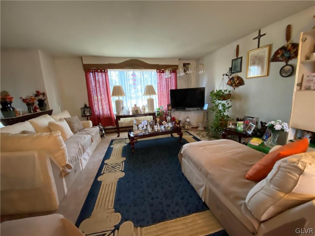 173 Skyview Circle Sciota, PA 18354 - Photo 2 of 25 a living room with furniture and a flat screen tv