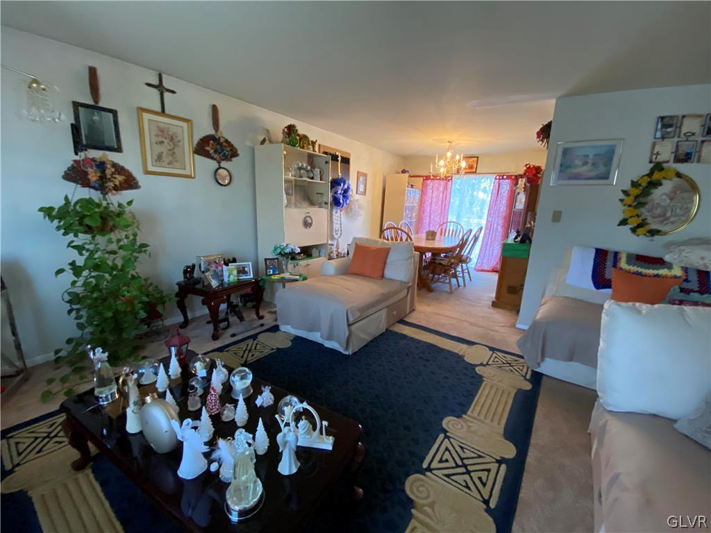173 Skyview Circle Sciota, PA 18354 - Photo 3 of 25 a living room with furniture and flowers