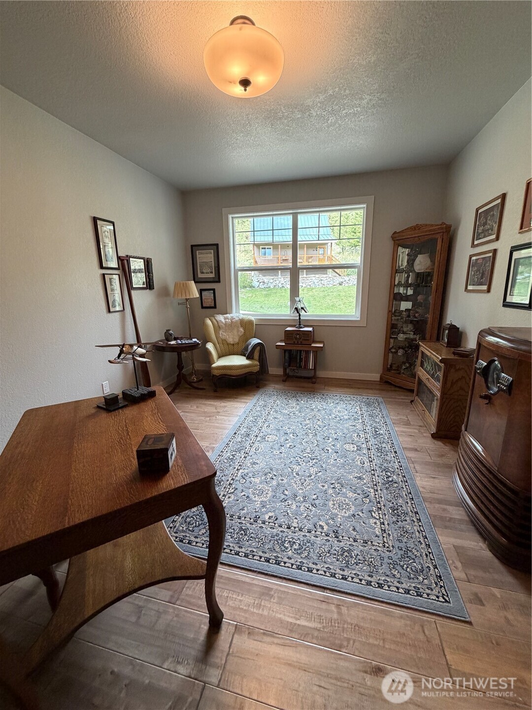 53 Cape Labelle Road Tonasket, WA 98855 - Photo 18 of 40 a living room with furniture and a window