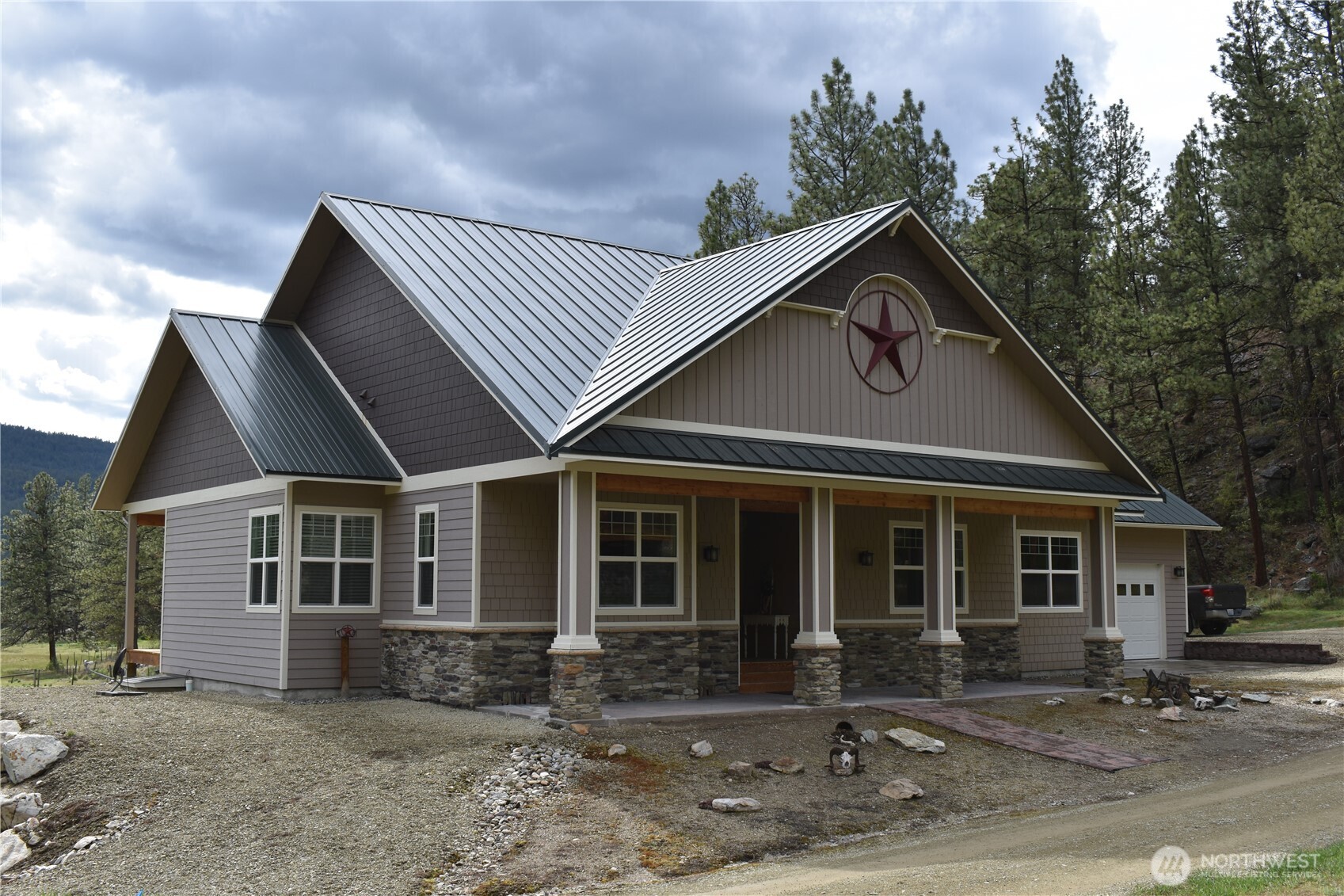 53 Cape Labelle Road Tonasket, WA 98855 - Photo 3 of 40 a front view of a house with garden
