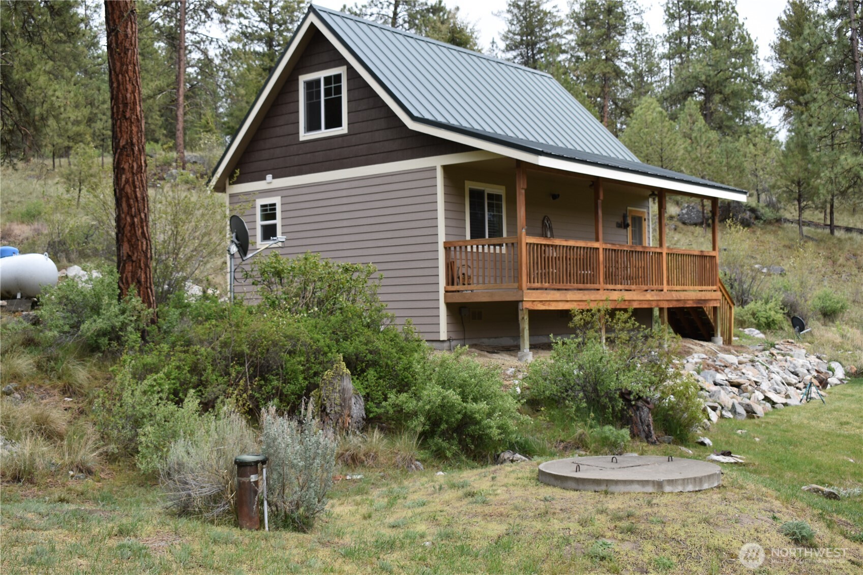 53 Cape Labelle Road Tonasket, WA 98855 - Photo 4 of 40 a front view of a house with a yard