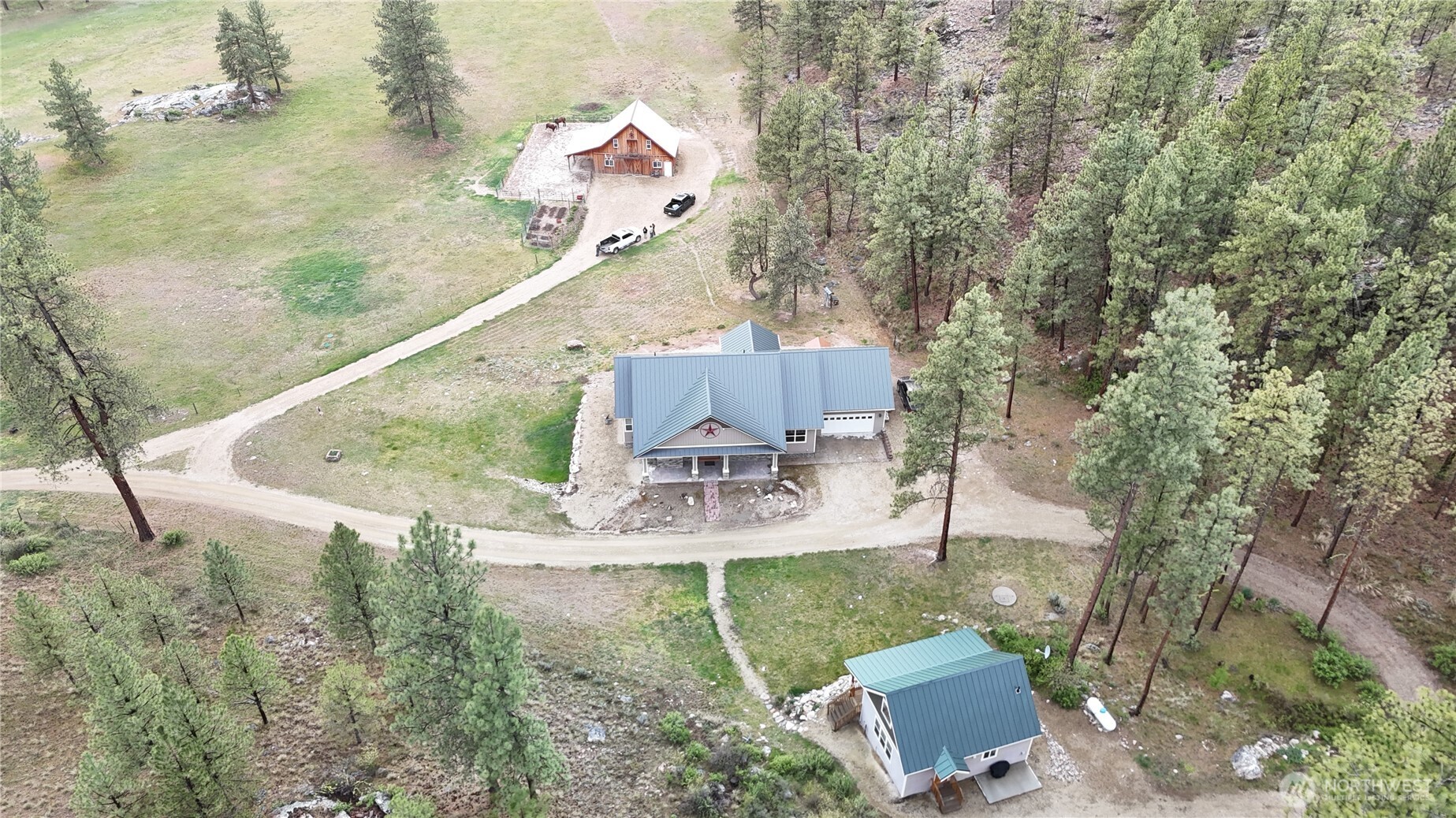 53 Cape Labelle Road Tonasket, WA 98855 - Photo 8 of 40 a view of balcony and patio