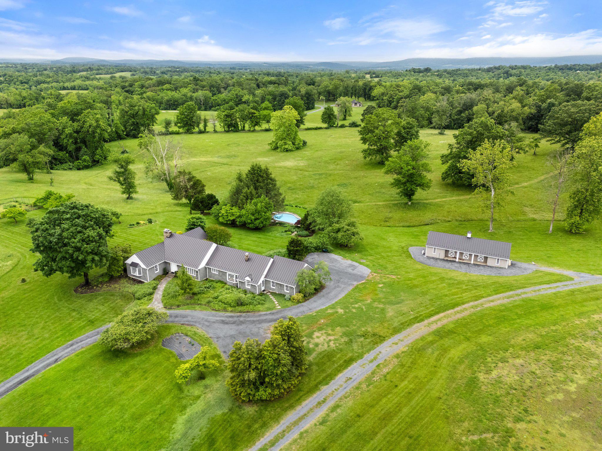 22693 St Louis Road Middleburg, VA 20117 - Photo 2 of 85 Gallery Image 2