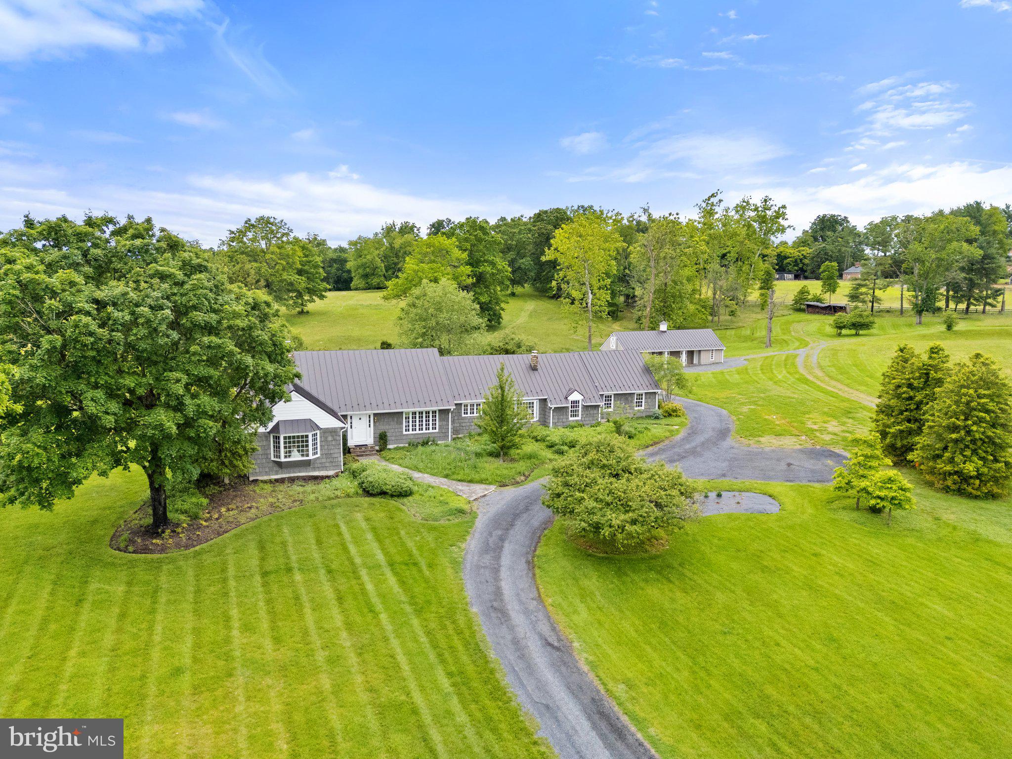 22693 St Louis Road Middleburg, VA 20117 - Photo 10 of 85 Gallery Image 10