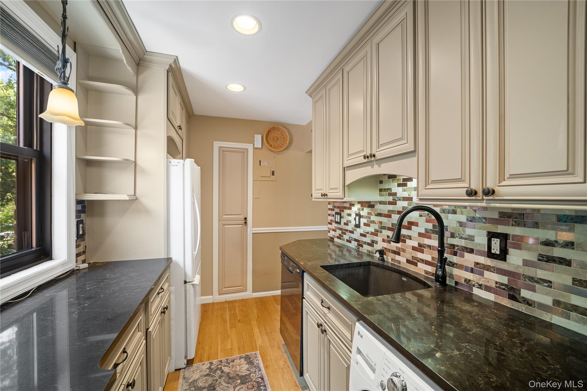 58-48 246th Crescent, Unit UPPR Queens, NY 11362 - Photo 4 of 15